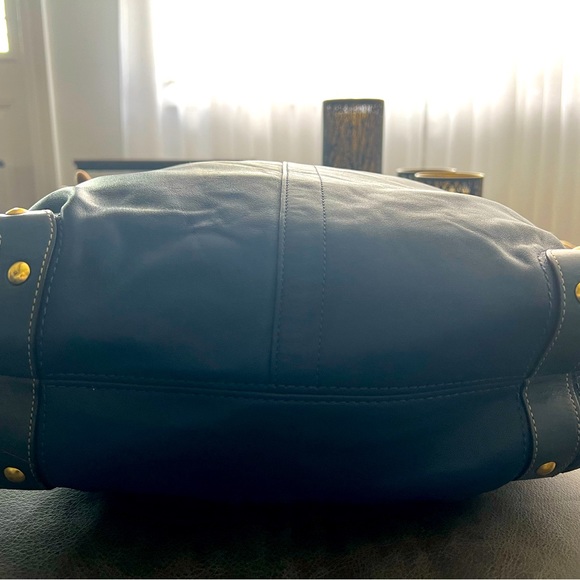 RARE! COACH LARGE BLUE LEATHER CARLY W/ COACH HEART KEY FOB EXCELLENT #10616. - Picture 13 of 13